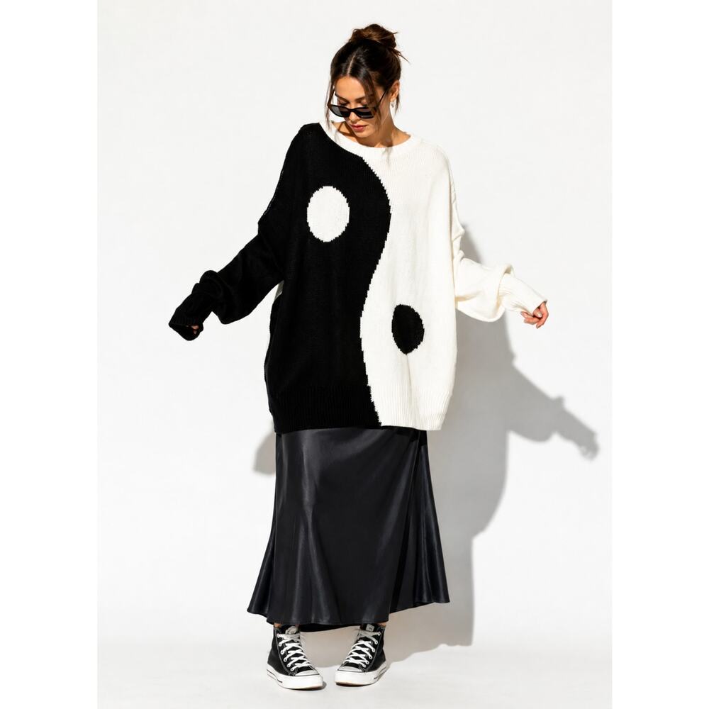 Dressed in Lala Yin Yang Oversized Sweater L/XL Black White Slouchy Chunky Knit
